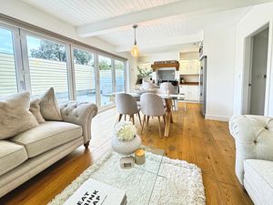 DE VERE LANE- click for photo gallery